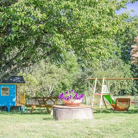 Familial En Auvergne Avec Jardin, Ping-pong, Proche Stations Thermales, Animaux Acceptes - Fr-1-489-127 Holiday home *